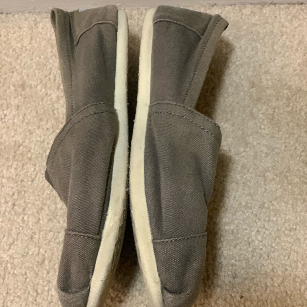 Gray Tom’s